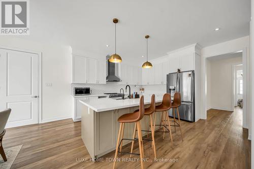 136 Harpin Way E, Centre Wellington, ON - Indoor Photo Showing Kitchen With Upgraded Kitchen