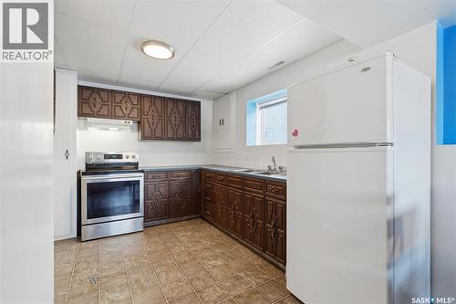 255 Southwood Drive, Prince Albert, SK - Indoor Photo Showing Kitchen With Double Sink