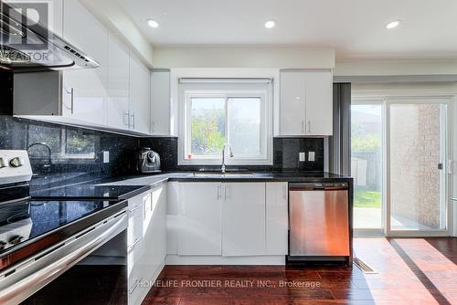 3391 Bruzan Crescent, Mississauga, ON - Indoor Photo Showing Kitchen