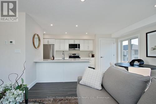 Unit 40 - 3202 Vivian Line, Stratford, ON - Indoor Photo Showing Kitchen