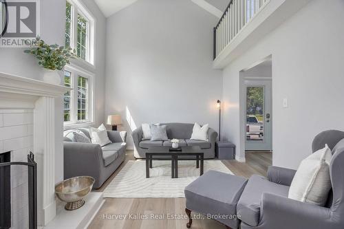 Living Room - 37 - 146 Settler'S Way, Blue Mountains, ON - Indoor Photo Showing Living Room