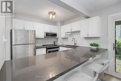 Kitchen - 37 - 146 Settler'S Way, Blue Mountains, ON - Indoor Photo Showing Kitchen With Upgraded Kitchen