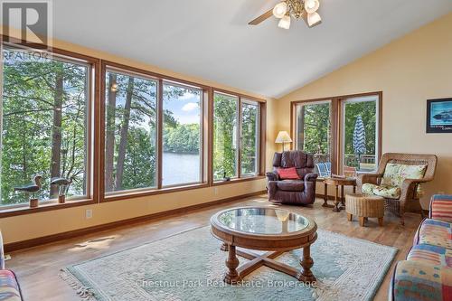 Unit #8 - 1111 Buckeye Road, Muskoka Lakes (Medora), ON - Indoor Photo Showing Living Room