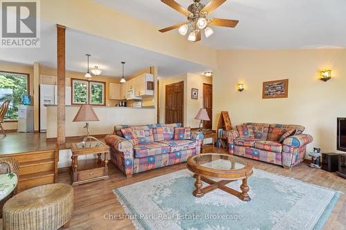 Unit #8 - 1111 Buckeye Road, Muskoka Lakes (Medora), ON - Indoor Photo Showing Living Room
