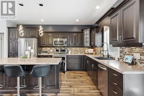 217 Britannia Road E, Goderich (Goderich (Town)), ON - Indoor Photo Showing Kitchen With Upgraded Kitchen