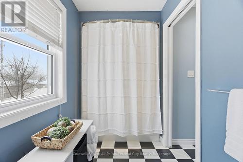 217 Britannia Road E, Goderich (Goderich (Town)), ON - Indoor Photo Showing Bathroom