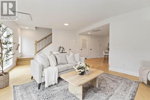 A110 - 2062 Lumen Drive, London South (South A), ON - Indoor Photo Showing Living Room