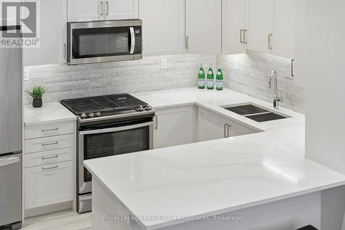 57 - 75 Elder Avenue, Toronto, ON - Indoor Photo Showing Kitchen With Double Sink With Upgraded Kitchen