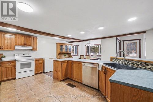 5725 County 18 Road, Augusta, ON - Indoor Photo Showing Kitchen