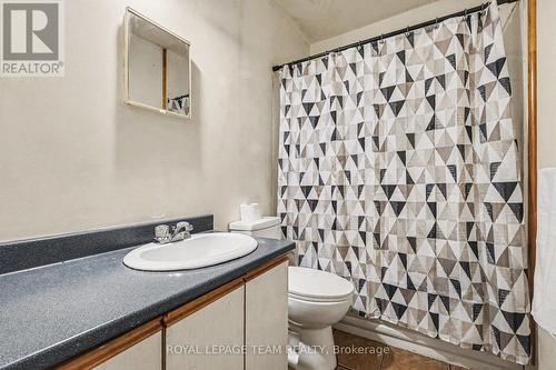 5725 County 18 Road, Augusta, ON - Indoor Photo Showing Bathroom