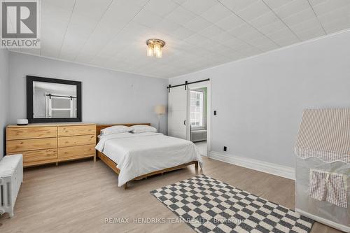 main floor primary bedroom - 60 West Street N, Thorold (Thorold Downtown), ON - Indoor Photo Showing Bedroom