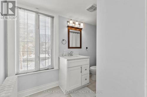 4pc bathroom on second floor - 60 West Street N, Thorold (Thorold Downtown), ON - Indoor Photo Showing Bathroom