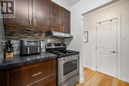 101, 312 15 Avenue Ne, Calgary, AB - Indoor Photo Showing Kitchen