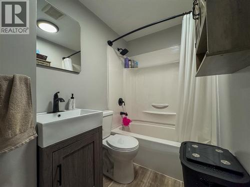 905 91 Avenue, Dawson Creek, BC - Indoor Photo Showing Bathroom