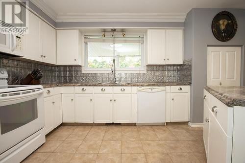 260 Shannon Rd, Sault Ste. Marie, ON - Indoor Photo Showing Kitchen