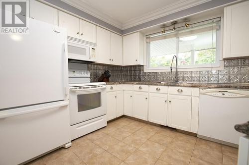 260 Shannon Rd, Sault Ste. Marie, ON - Indoor Photo Showing Kitchen