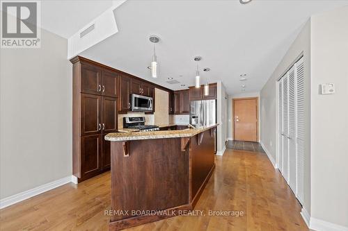 1003 - 90 George Street, Ottawa, ON - Indoor Photo Showing Kitchen With Upgraded Kitchen