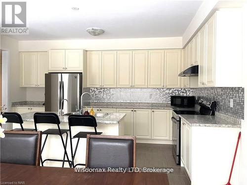 8667 Chickory Trail, Niagara Falls (Brown), ON - Indoor Photo Showing Kitchen