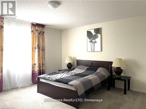 8667 Chickory Trail, Niagara Falls (Brown), ON - Indoor Photo Showing Bedroom
