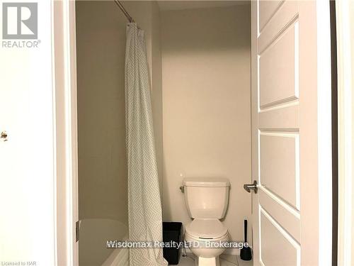 8667 Chickory Trail, Niagara Falls (Brown), ON - Indoor Photo Showing Bathroom