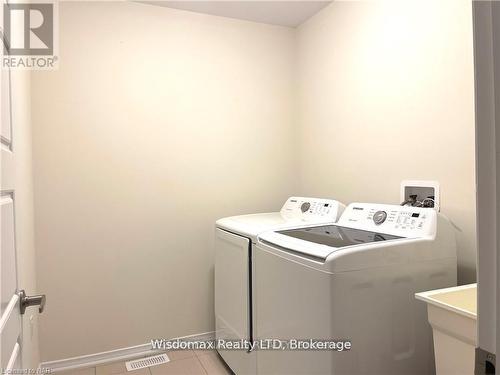 8667 Chickory Trail, Niagara Falls (Brown), ON - Indoor Photo Showing Laundry Room