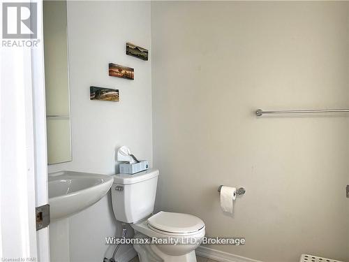 8667 Chickory Trail, Niagara Falls (Brown), ON - Indoor Photo Showing Bathroom