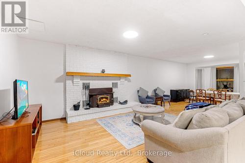 32 Howe Island Ferry Road, Kingston, ON - Indoor Photo Showing Living Room With Fireplace