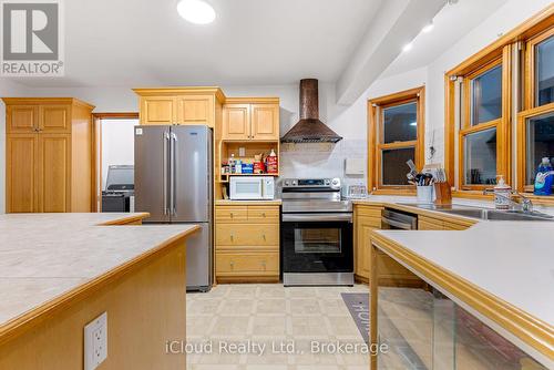 32 Howe Island Ferry Road, Kingston, ON - Indoor Photo Showing Kitchen