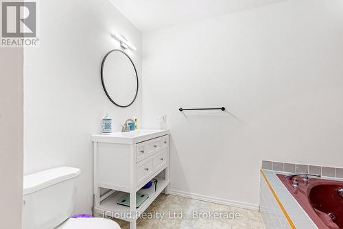 32 Howe Island Ferry Road, Kingston, ON - Indoor Photo Showing Bathroom