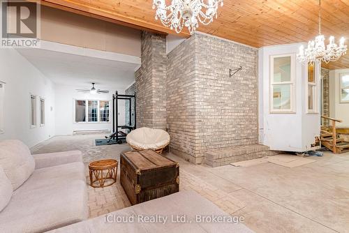 32 Howe Island Ferry Road, Kingston, ON - Indoor