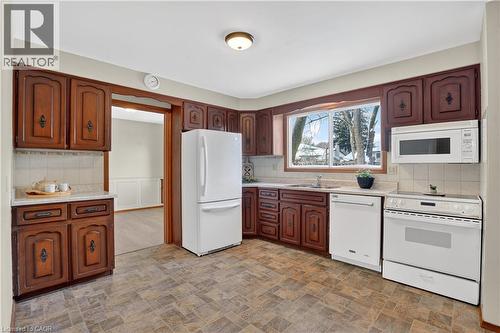 384 Dunvegan Drive, Waterloo, ON - Indoor Photo Showing Kitchen