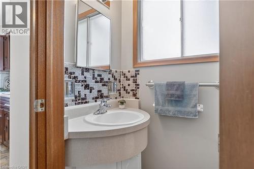 384 Dunvegan Drive, Waterloo, ON - Indoor Photo Showing Bathroom
