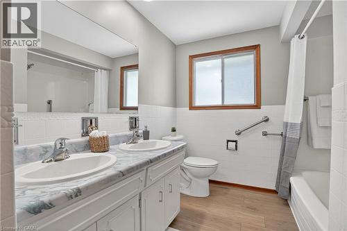 384 Dunvegan Drive, Waterloo, ON - Indoor Photo Showing Bathroom