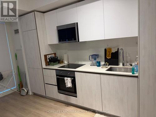 1110 - 8 Widmer Street, Toronto, ON - Indoor Photo Showing Kitchen