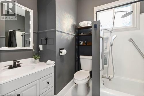 288 Marlborough Street, Brantford, ON - Indoor Photo Showing Bathroom