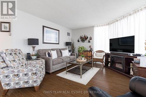 511 - 150 Dunlop Street E, Barrie, ON - Indoor Photo Showing Living Room