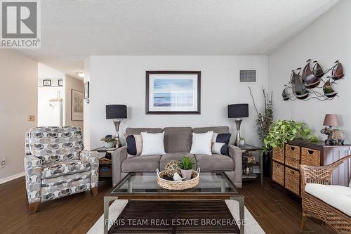511 - 150 Dunlop Street E, Barrie, ON - Indoor Photo Showing Living Room