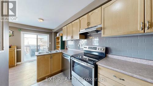 33 Wrendale Crescent, Georgina, ON - Indoor Photo Showing Kitchen With Double Sink