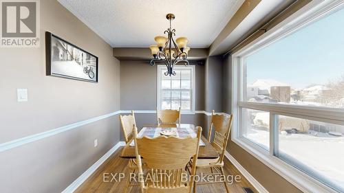 33 Wrendale Crescent, Georgina, ON - Indoor Photo Showing Dining Room