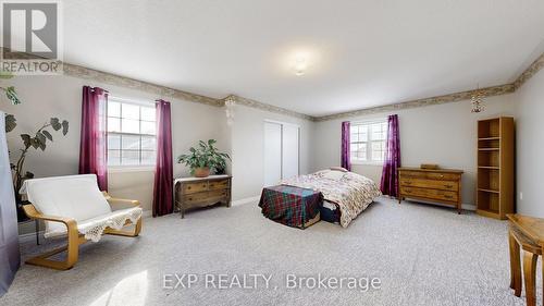 33 Wrendale Crescent, Georgina, ON - Indoor Photo Showing Bedroom