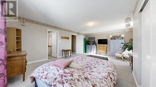 33 Wrendale Crescent, Georgina, ON - Indoor Photo Showing Bedroom