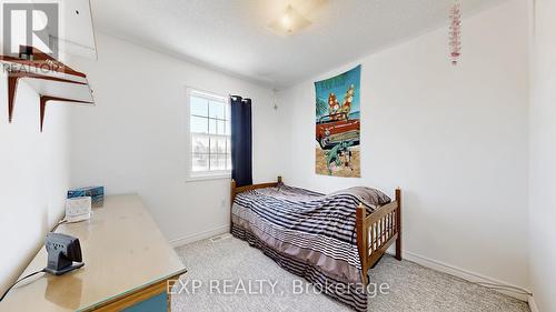 33 Wrendale Crescent, Georgina, ON - Indoor Photo Showing Bedroom