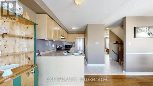 33 Wrendale Crescent, Georgina, ON - Indoor Photo Showing Kitchen