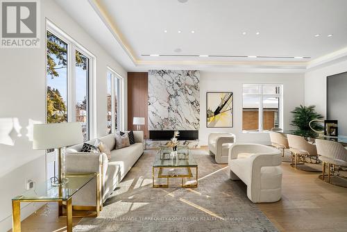 281 Kerrybrook Drive, Richmond Hill, ON - Indoor Photo Showing Living Room