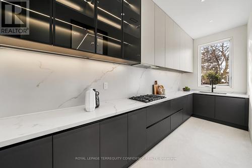 281 Kerrybrook Drive, Richmond Hill, ON - Indoor Photo Showing Kitchen
