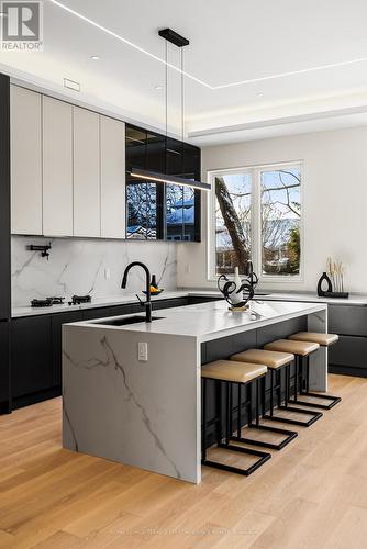 281 Kerrybrook Drive, Richmond Hill, ON - Indoor Photo Showing Kitchen
