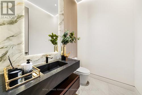 281 Kerrybrook Drive, Richmond Hill, ON - Indoor Photo Showing Bathroom
