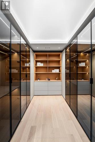 281 Kerrybrook Drive, Richmond Hill, ON - Indoor Photo Showing Garage