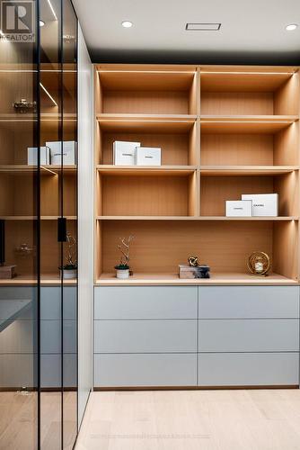 281 Kerrybrook Drive, Richmond Hill, ON - Indoor With Storage