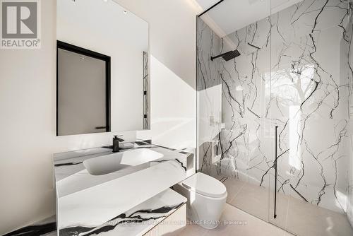 281 Kerrybrook Drive, Richmond Hill, ON - Indoor Photo Showing Bathroom